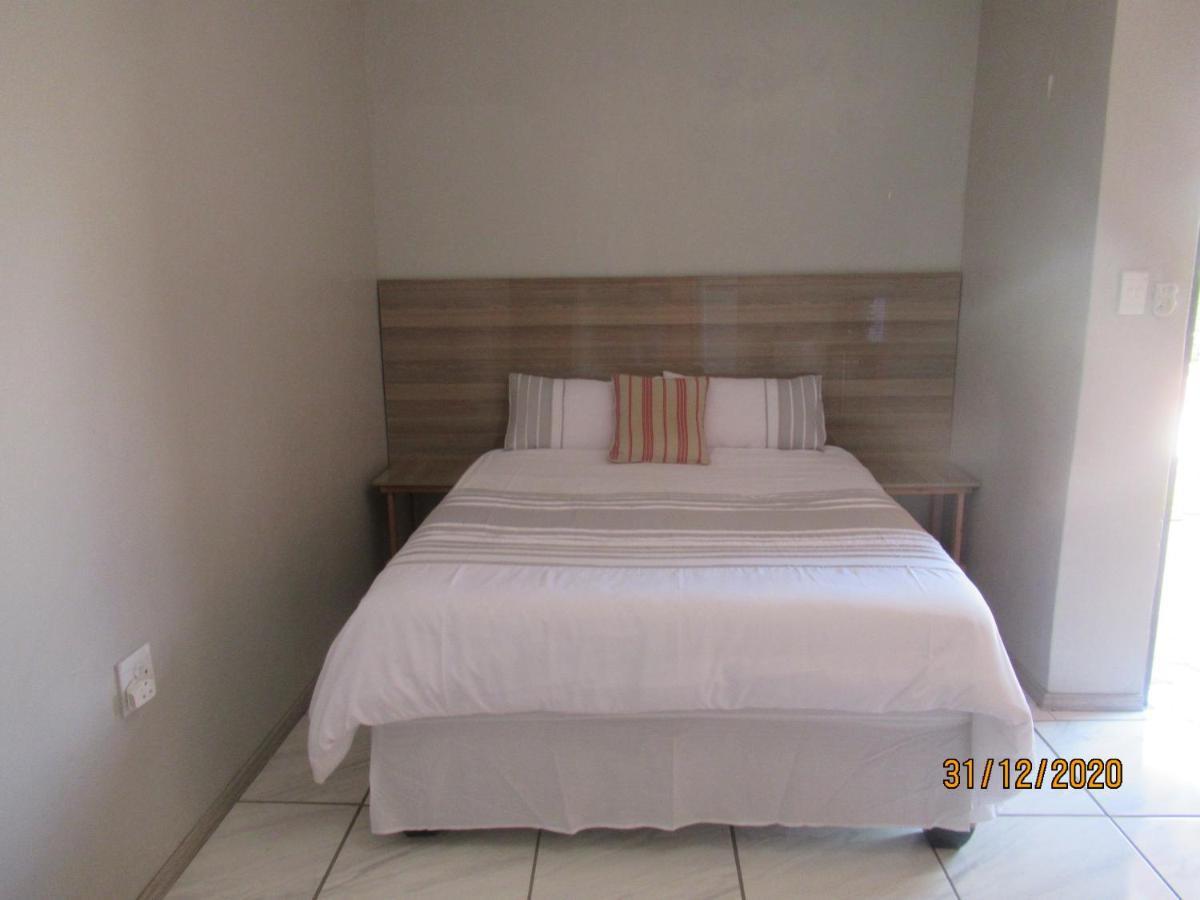 Pab-Love Guest House Kuruman Exterior photo