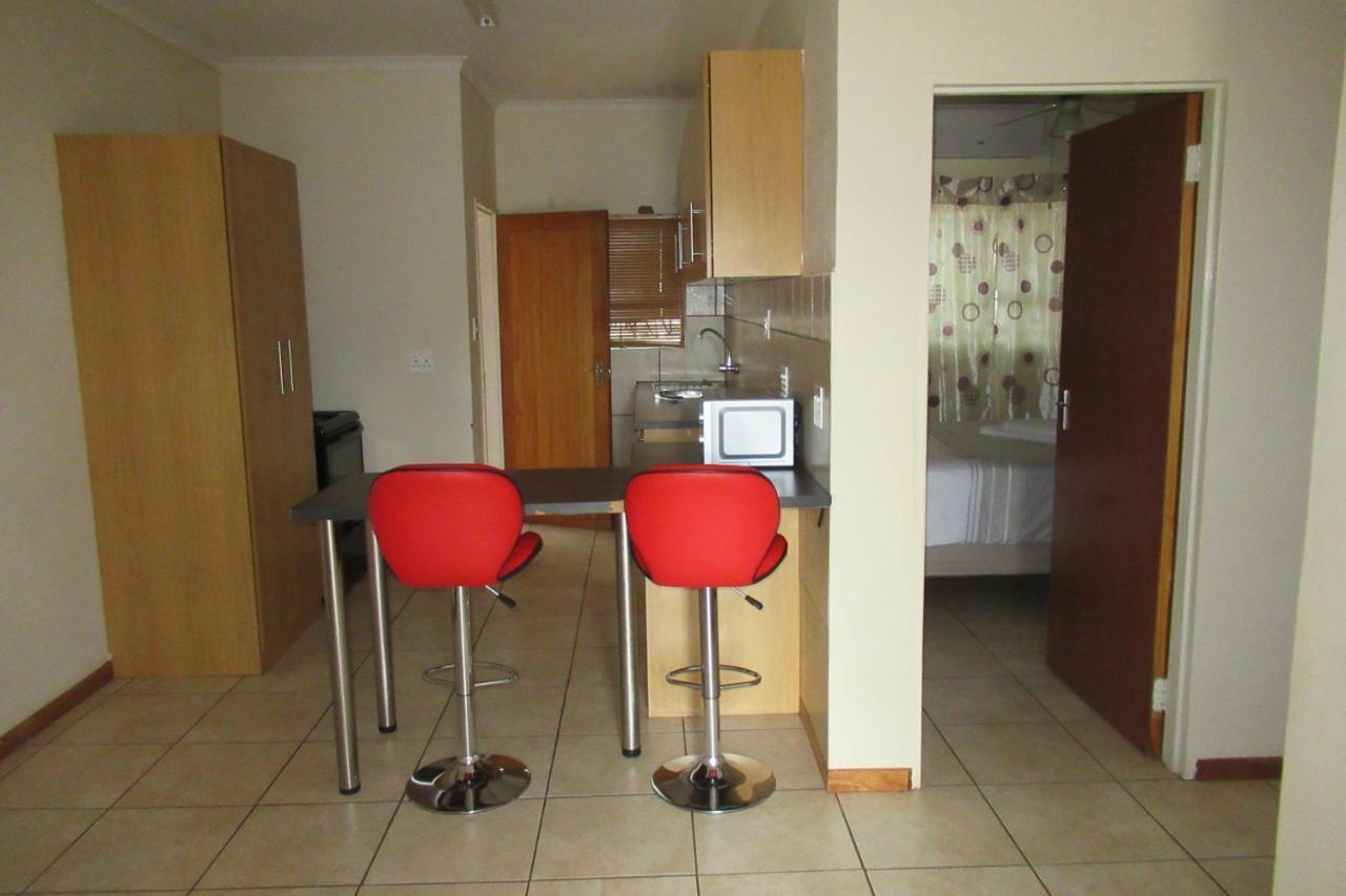 Pab-Love Guest House Kuruman Exterior photo
