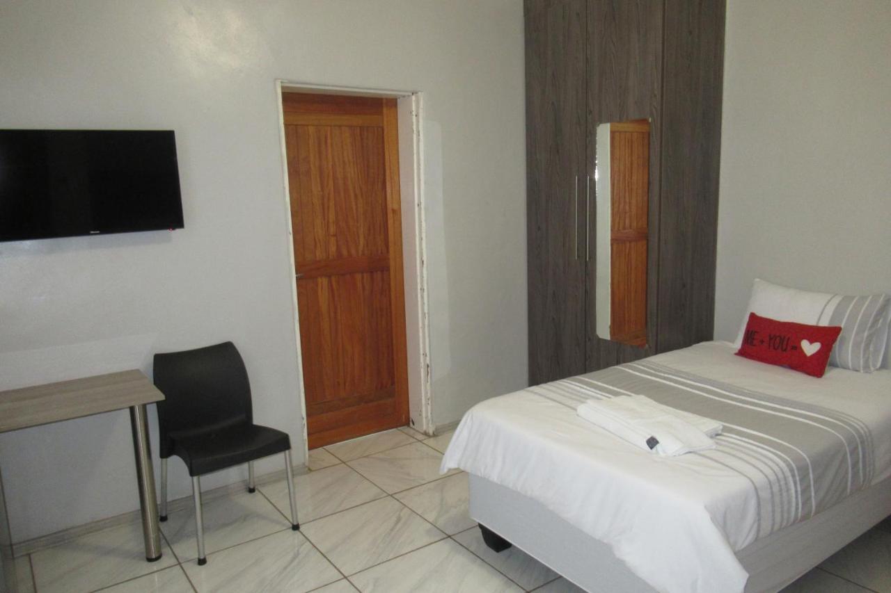 Pab-Love Guest House Kuruman Exterior photo