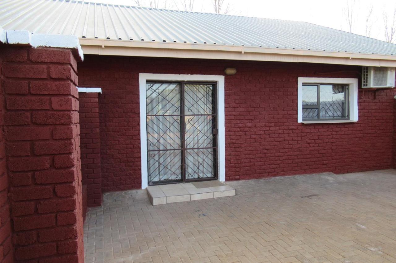 Pab-Love Guest House Kuruman Exterior photo