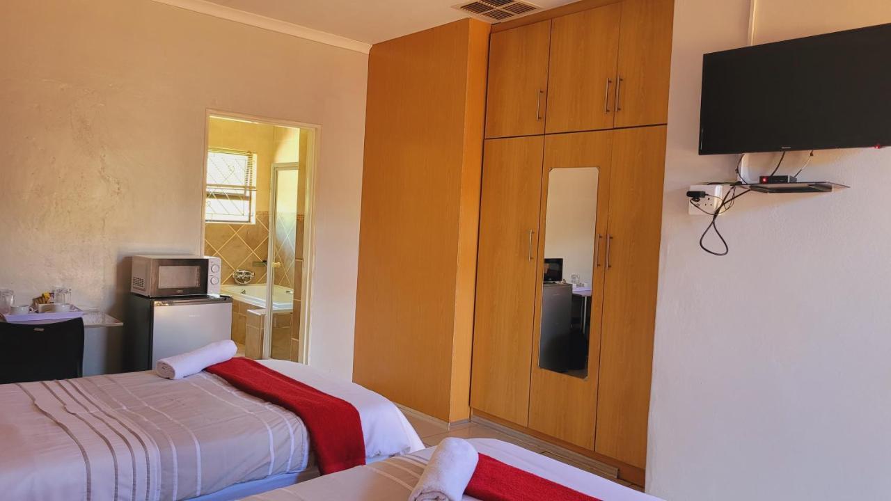 Pab-Love Guest House Kuruman Exterior photo