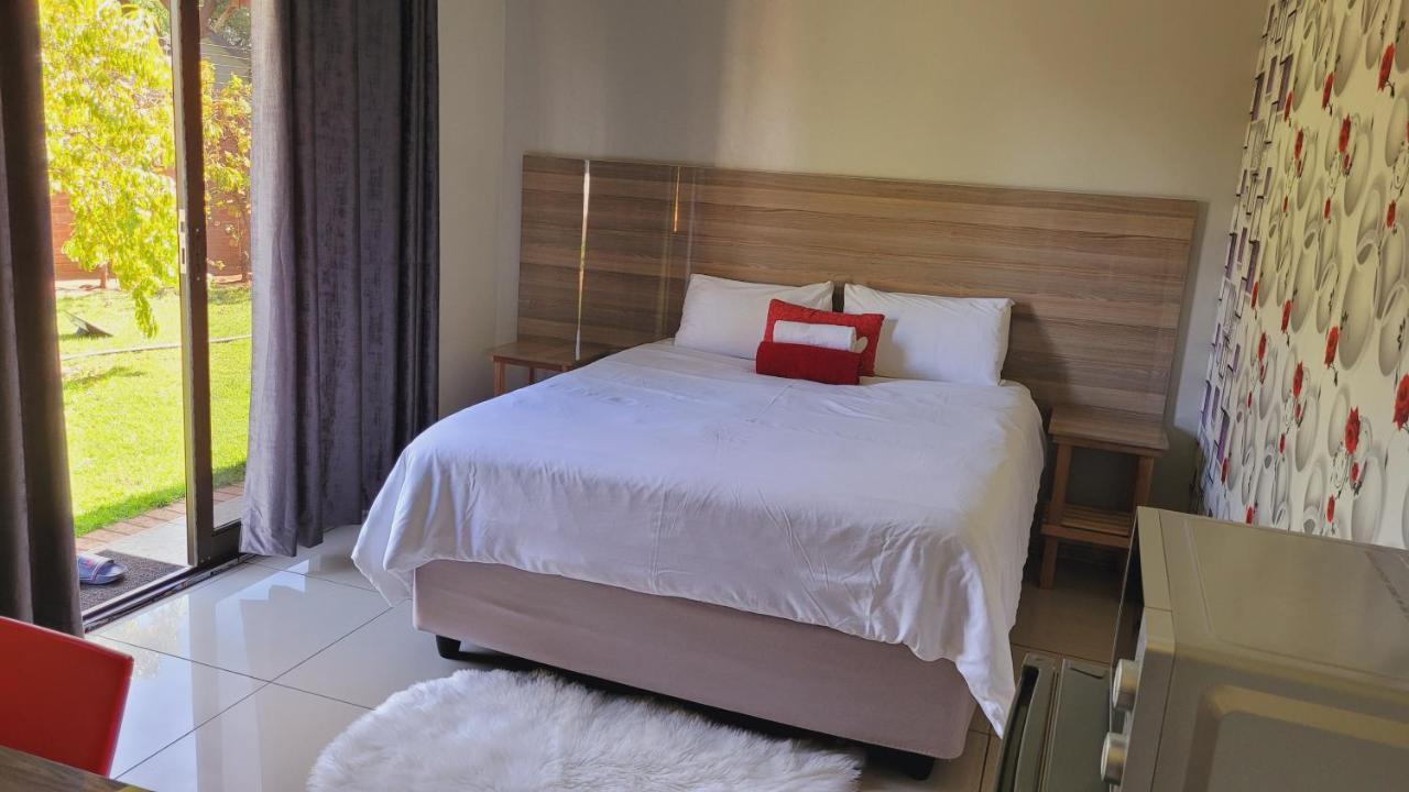 Pab-Love Guest House Kuruman Exterior photo