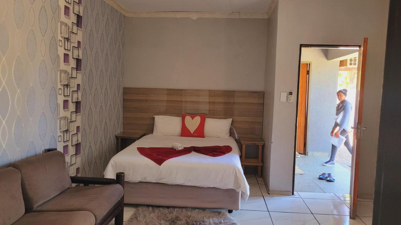 Pab-Love Guest House Kuruman Exterior photo