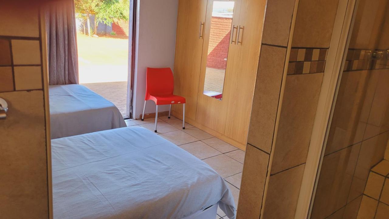 Pab-Love Guest House Kuruman Exterior photo