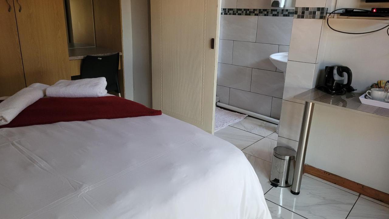 Pab-Love Guest House Kuruman Exterior photo